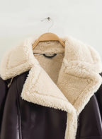 Chaqueta Corta con Cuello de Piel Sintética