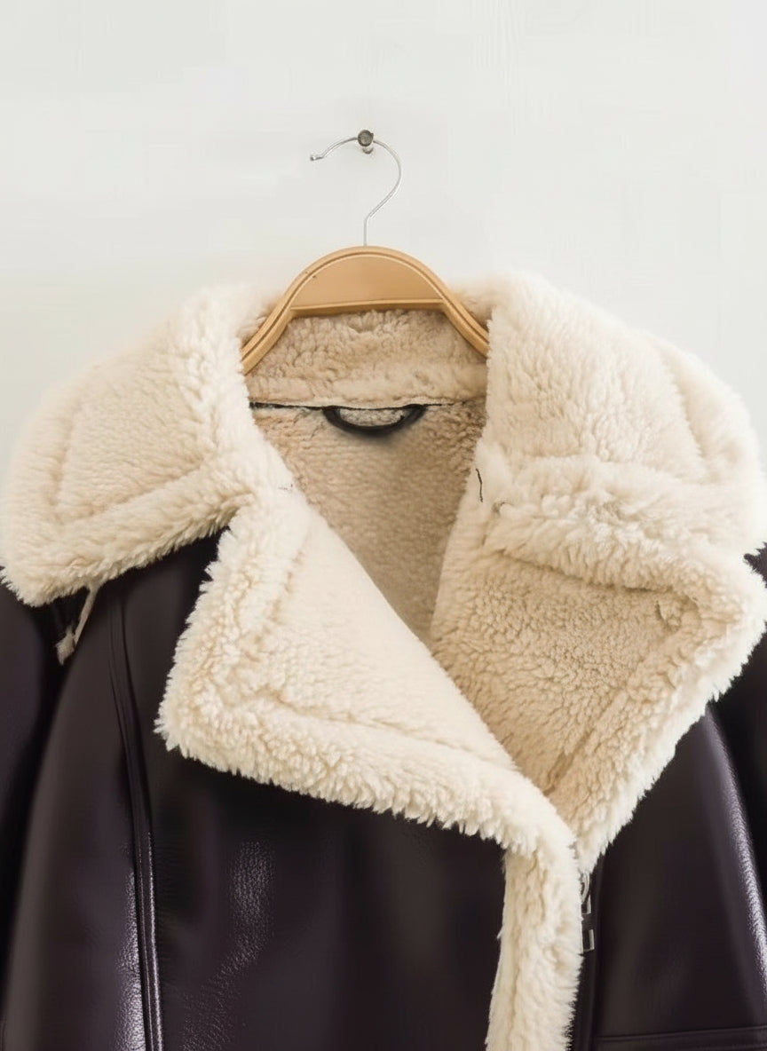 Chaqueta Corta con Cuello de Piel Sintética